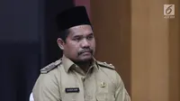 Pelaksana tugas (Plt) Bupati Bener Meriah Sarkawi usai dilantik di Kantor Kemendagri, Jakarta, Senin (9/7). (Liputan6.com/Herman Zakharia)