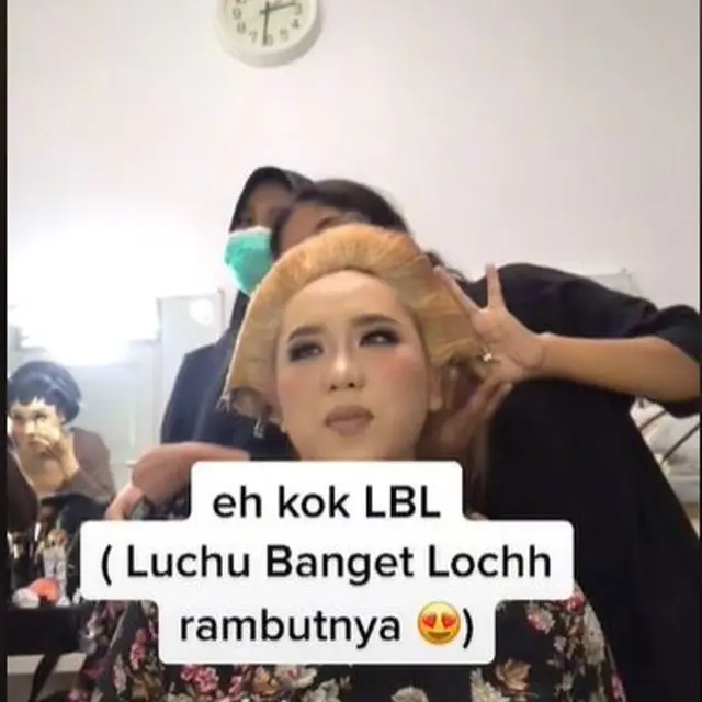 Pengantin Wanita Pakai Paes Meski Rambutnya Pirang, Bagaimana Tampilannya?