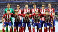 Tim Kesebelasan Atletico Madrid berpose jelang Final Liga Champions 2015/2016 di Stadion San Siro, Milan, Minggu (29/5). Atletico Madrid kandas di babak adu penalti dengan skor 5-3. (Reuters/ Carl Recine)