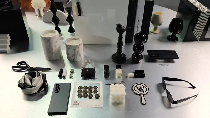 Samsung Galaxy Z Fold7 Jet Black Peripherals
(Foto: tangkapan foto oleh Matahari Kartika Purusakara pada acara The First Galaxy AI Live Creation)