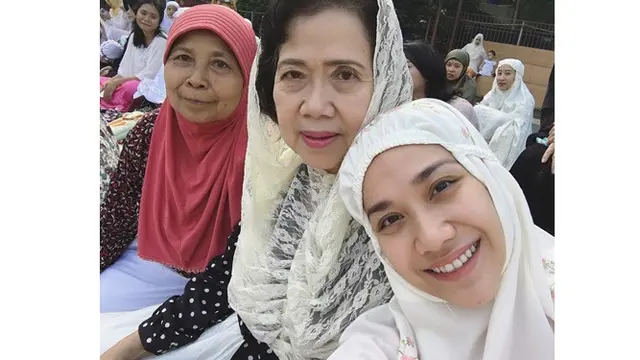 6 Pesona Bunga Citra Lestari saat Pakai Hijab, Makin Anggun
