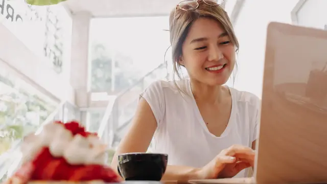 wanita juli makin karismatik usia 40