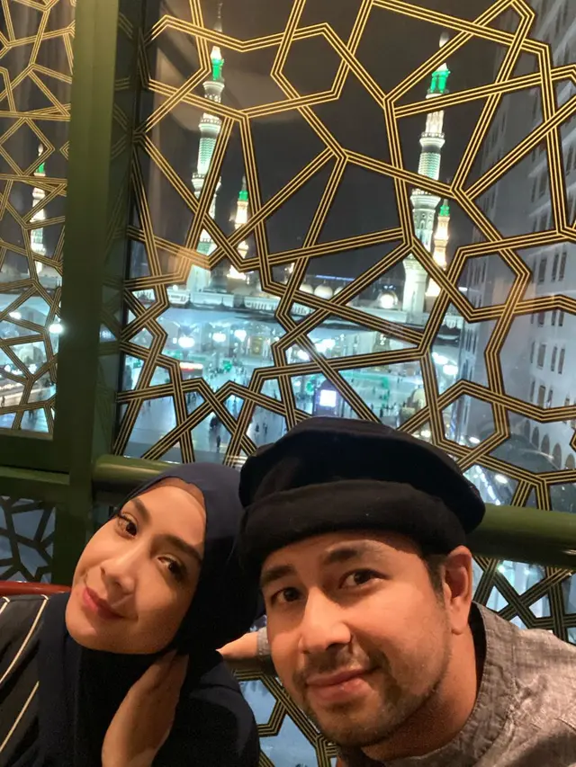 Momen Keluarga Raffi Ahmad Saat Umroh