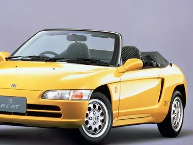 Honda Beat roda empat ini memiliki populasi yang cukup langka. Ia hanya diproduksi sebanyak 33.892 unit saja di seluruh dunia. (Source: classicandsportscar.com)