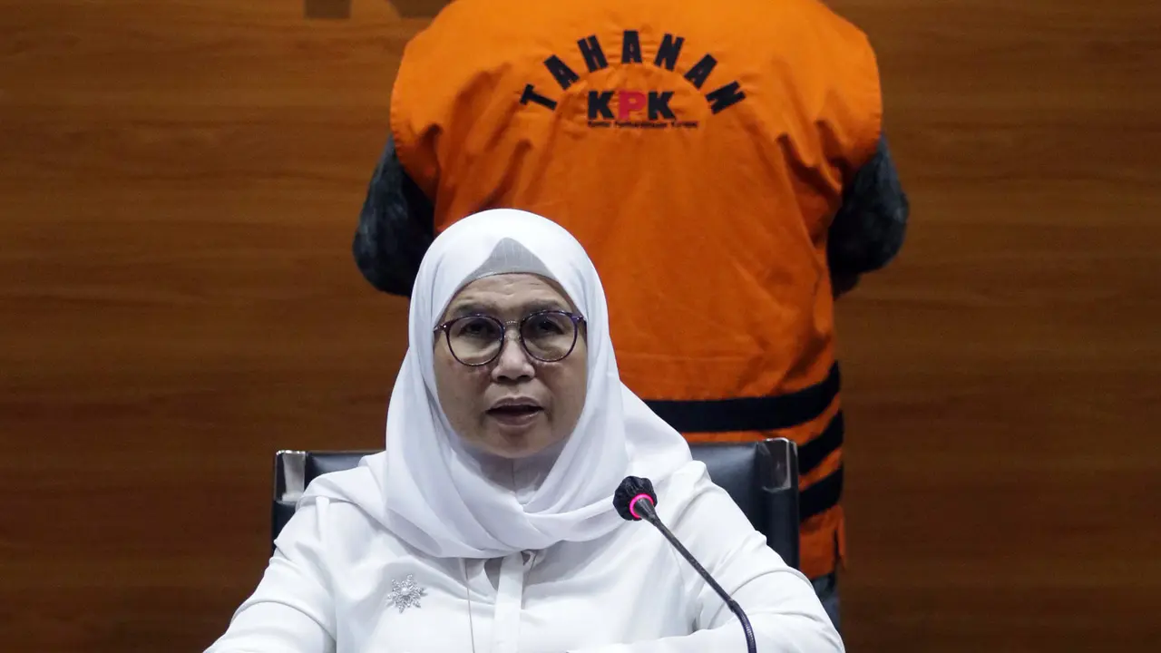 FOTO: KPK Kembali Tahan Tersangka Korupsi Pengadaan Tanah Jakarta