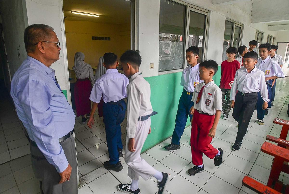 FOTO: Hari Pertama Tahun Ajaran Baru, SMP Swasta Gratis di Depok Resmi Dimulai