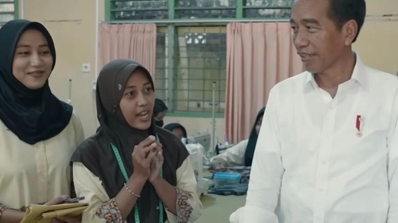 Belum lama ini, terungkap ternyata salah satu kemeja yang kerap digunakannya adalah buatan lokal hasil bikinan tangan pelajar SMKN 4 Kota Jambi.