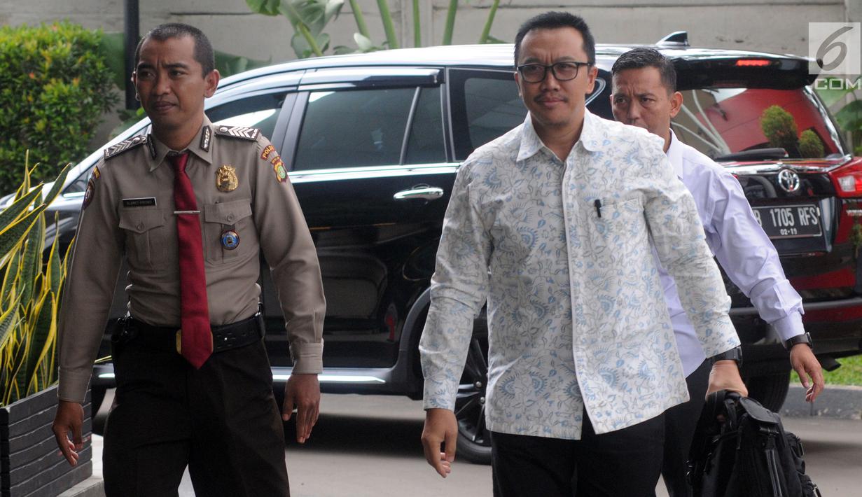 Menteri Pemuda dan Olahraga (Menpora), Imam Nahrawi tiba di Gedung KPK, Jakarta, Kamis (24/1). Menpora Imam memenuhi panggilan penyidik KPK sebagai saksi dalam kasus dugaan suap terkait dana hibah Kemenpora ke KONI. (Merdeka.com/Dwi Narwoko)
