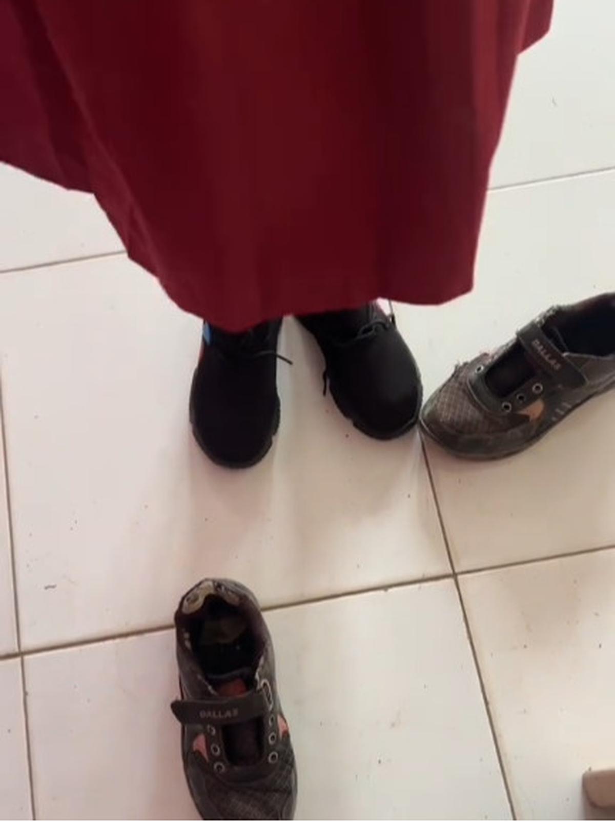 Temukan Murid yang Punya Sepatu Rusak di Sekolah, Momen Guru Langsung Berikan Hadiah Ini Banjir Pujian