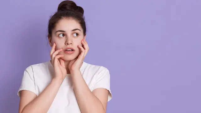 Mempersiapkan wajah merupakan hal yang penting sebelum memulai makeup