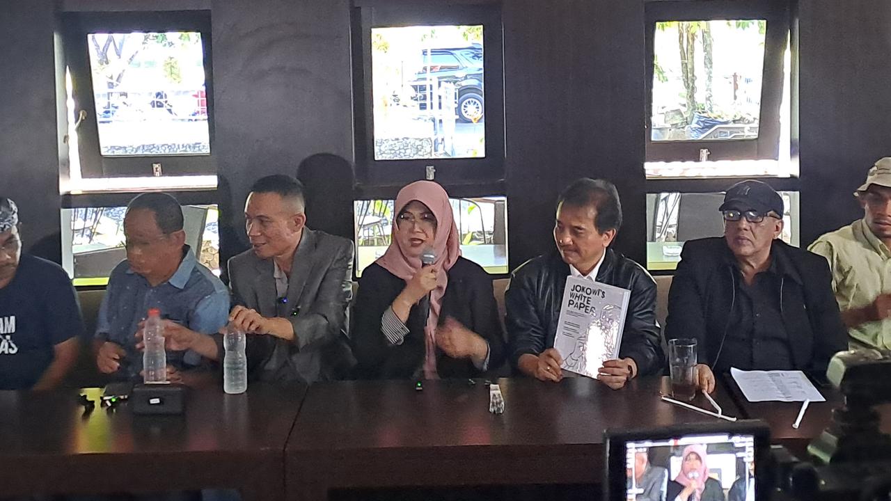 Blak-blakan Roy Suryo Ungkap Isi 700 Halaman Buku Jokowi's White Paper: Pakai Analisis Detil
