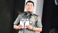  Panglima TNI, Jenderal Moeldoko, meminta para wartawan di lingkungan Mabes TNI Cilangkap menjadikan gedung Media Center TNI sebagai rumah kedua mereka, Rabu (28/5/2014) (Liputan6.com/Faizal Fanani).