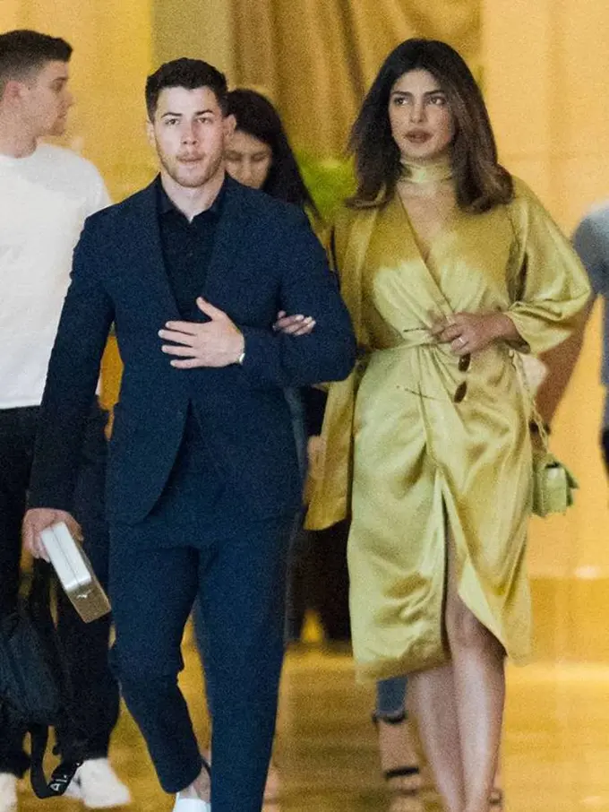 [Bintang] Nick Jonas - Priyanka Chopra