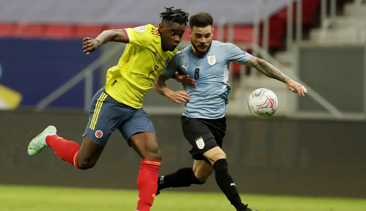 Baik Uruguay maupun Kolombia menaikkan tempo permainan di babak kedua guna memecah kebuntuan. (Foto:AP/Silvia Izquierdo)