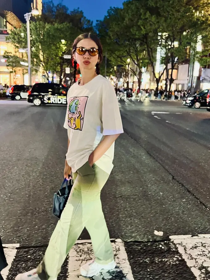 6 Gaya Skena Yuki Kato Saat Mudik Lebaran ke Jepang, Rambut Kepang Dua Jadi Andalan