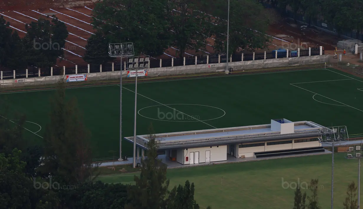 Lapangan C tempat latihan Timnas Indonesia yang soap digunakan dekat kasawan Stadion Utama Gelora Bung Karno, Jakarta, (12/9/2017). Stadion Utama GBK dan kawasan olah raga senayan bersolek menyambut ASIAN Games 2018. (Bola.com/Nicklas Hanoatubun) 