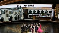 Everything Everywhere All at Once menerima penghargaan Best Picture. (AP Photo/Chris Pizzello)