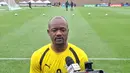 Kapten Timnas Ghana, Jordan Ayew, memberikan keterangan kepada awak media usai sesi latihan di Bryant University, Rhode Island, Amerika Serikat, Senin (22/6/2026). Jordan Ayew menegaskan kesiapan The Black Stars jelang menghadapi Inggris pada laga Grup L Piala Dunia 2026. (KLY Sports/Hery Kurniawan/Adv/Powerade)