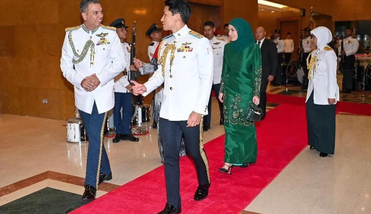 Anisha Rosnah tutup penampilan dengan tas Hermes Mini Kelly Croco hitam yang bisa capai Rp400jutaan [@anis.haikk]