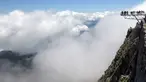 Turis mengunjungi puncak Pic du Midi Bigorre dan observatorium astronomi di La Mongie, Prancis pada 15 Juli 2019. Observatorium tertinggi se-Eropa di Pic du Midi de Bigorre terletak pada ketinggian 2877 mdpl. (Photo by PASCAL PAVANI / AFP)