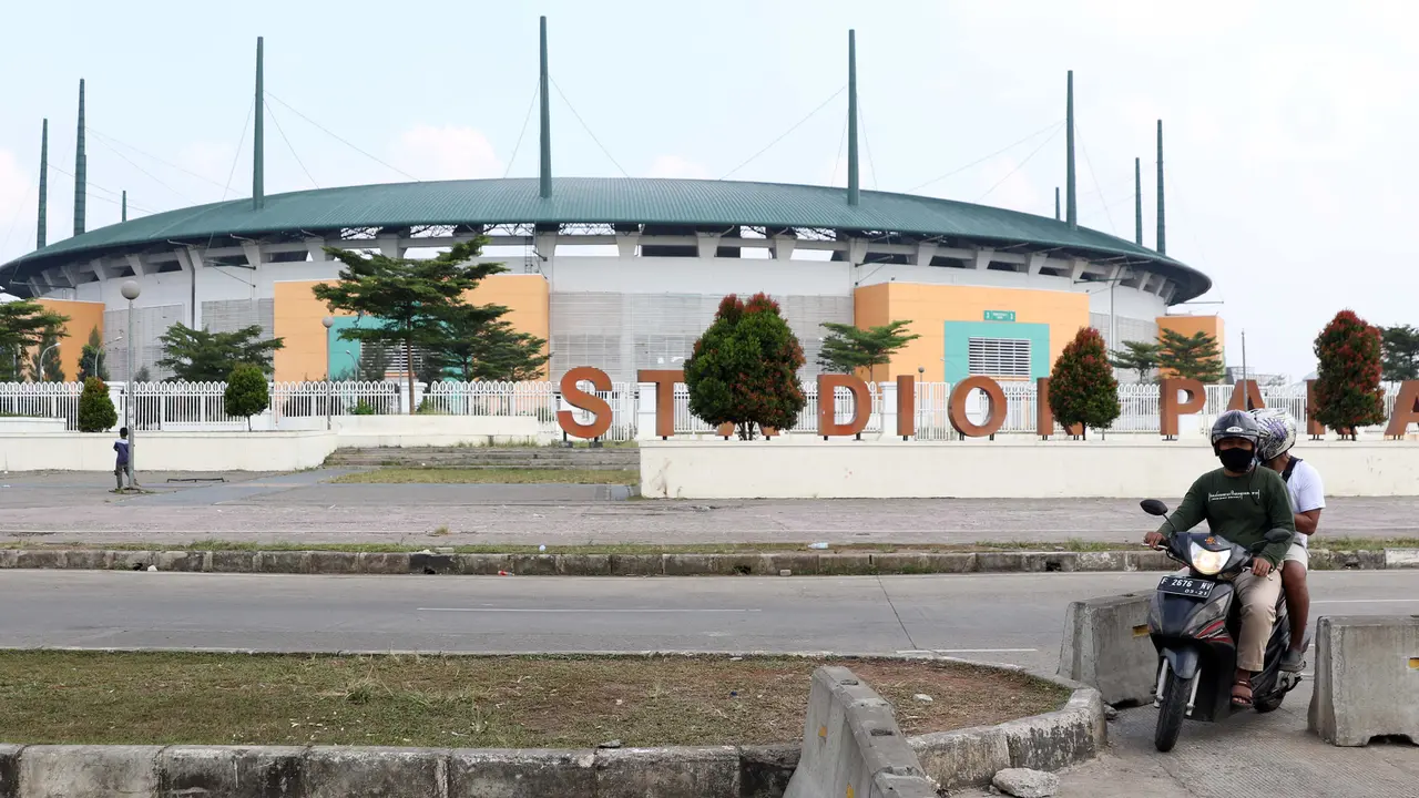 Area Stadion Pakansari Masih Ditutup, Pengendara Motor Terobos Pembatas
