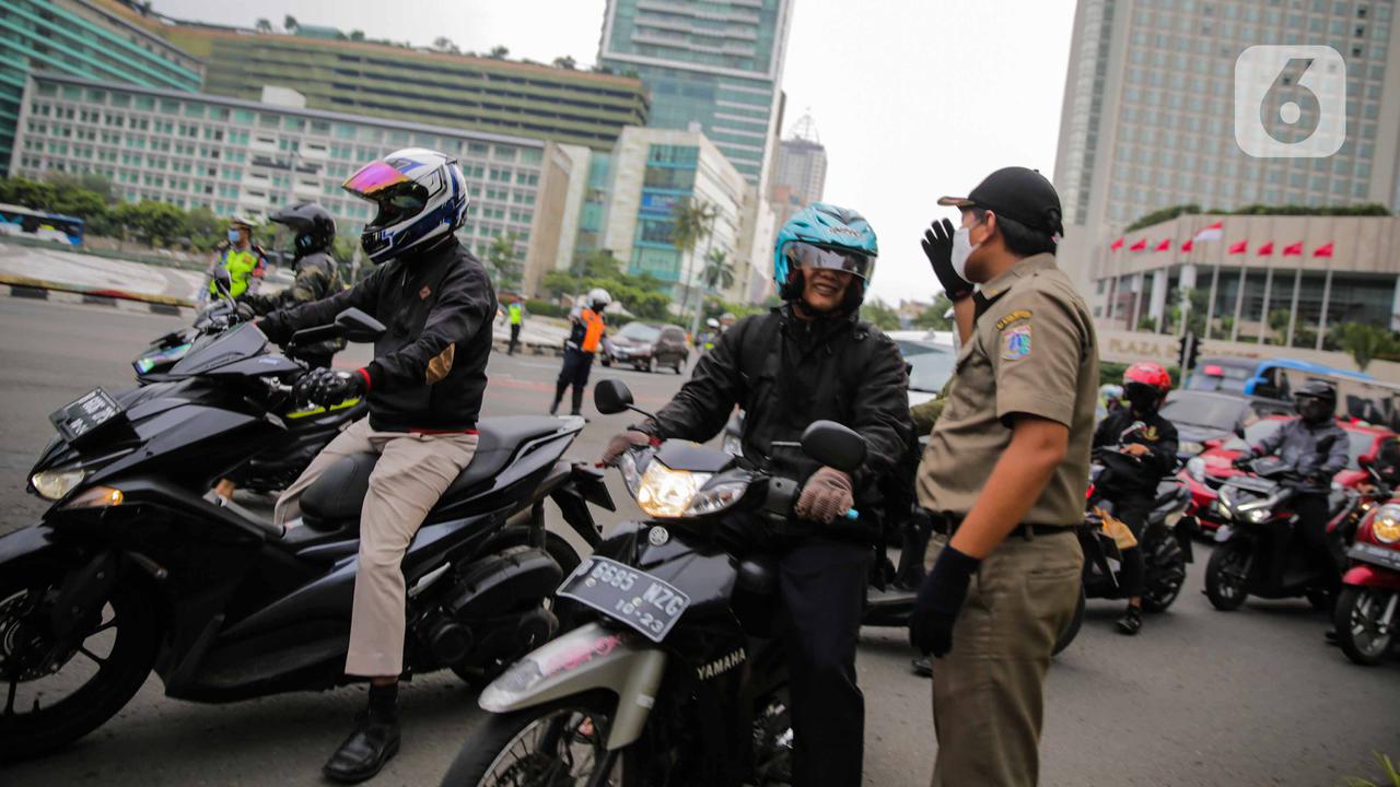 Menengok Pengawasan Pelaksanaan PSBB di Bundaran HI Jakarta