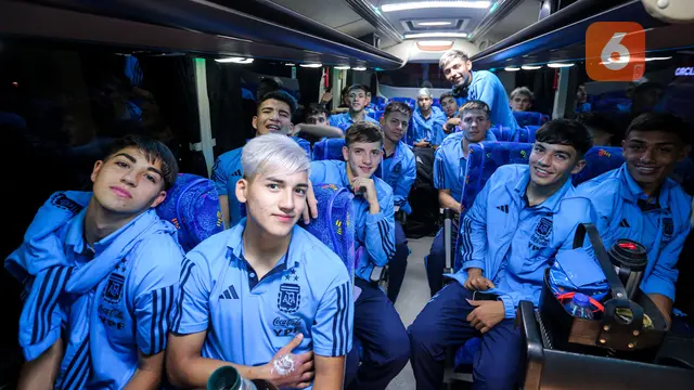 Foto: Emang Boleh se-Dekat Ini dengan Skuat Diego Placente? Bienvenido Timnas Argentina U-17 di Indonesia