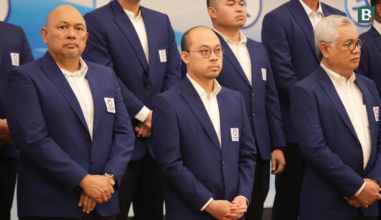Wakil Ketua V Federasi Akuatik Indonesia, Adi Sariaatmadja (tengah) saat menghadiri pelatintikan pengurus baru yang digelar di Hote JS Luwansa, bilangan Kuningan, Jakarta Selatan pada Senin (4/8/2025) sore WIB.