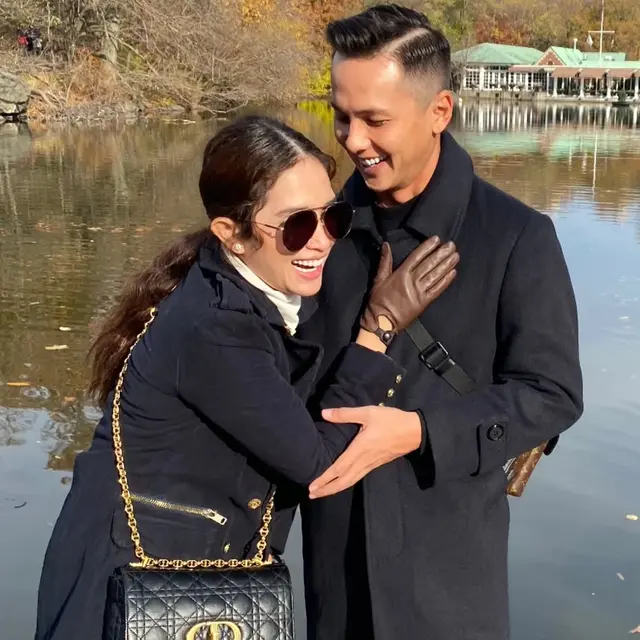 Ussy Sulistiawaty Unggah Momen Mesra dengan Andhika Pratama Rayakan Anniversary ke-13 Tahun Pernikahan (credit: instagram/ussypratama/andhiiikapratama).