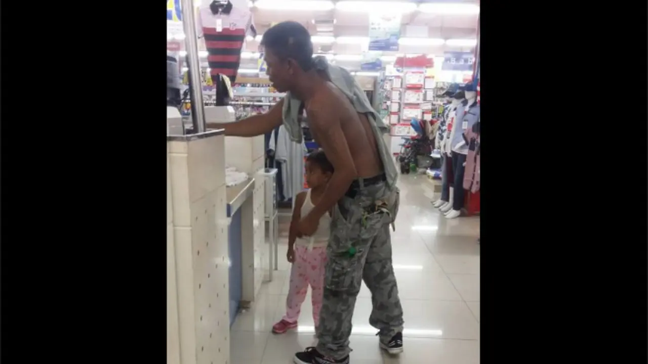 Ribuan Orang Menganggap Pria Ini Gila, Padahal...