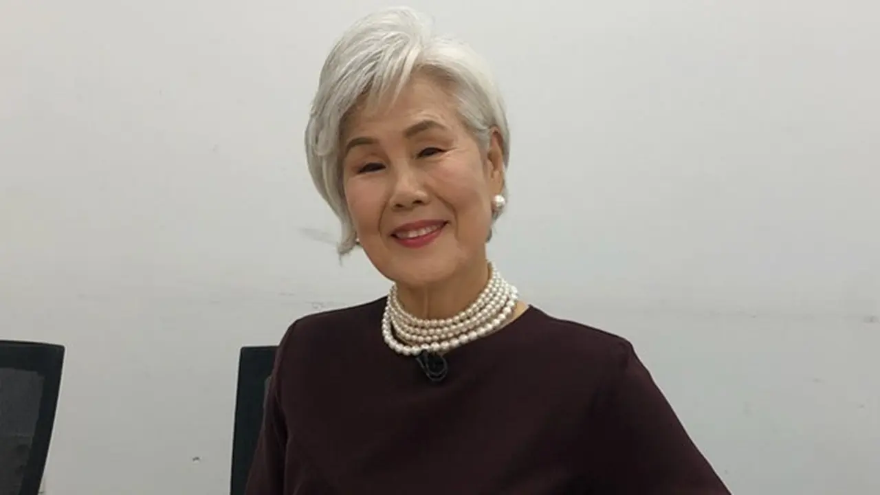 Berawal dari Perawat, Ini 6 Potret Nenek Berusia 77 Tahun yang Jadi Top-Model Korea