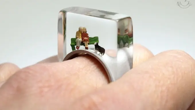 Miniatur Dalam Cincin Ini Bikin Gemas Maksimal!