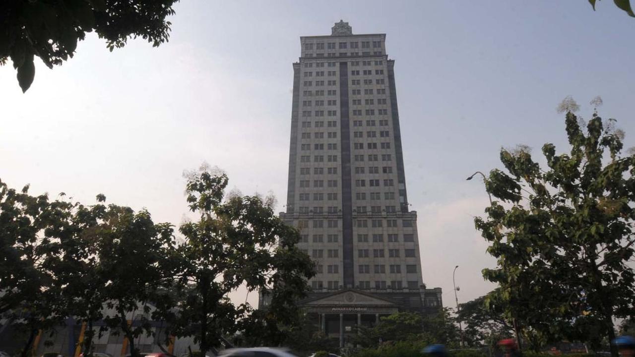 Menara Saidah menjadi salah satu gedung legenda di Provinsi DKI Jakarta. Gedung bergaya Romawi kuno ini terletak di kawasan elite Jalan MT Haryono, Jakarta Selatan.