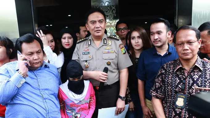 Ayu Ting Ting dan Ruben Onsu di Polda Metro Jaya