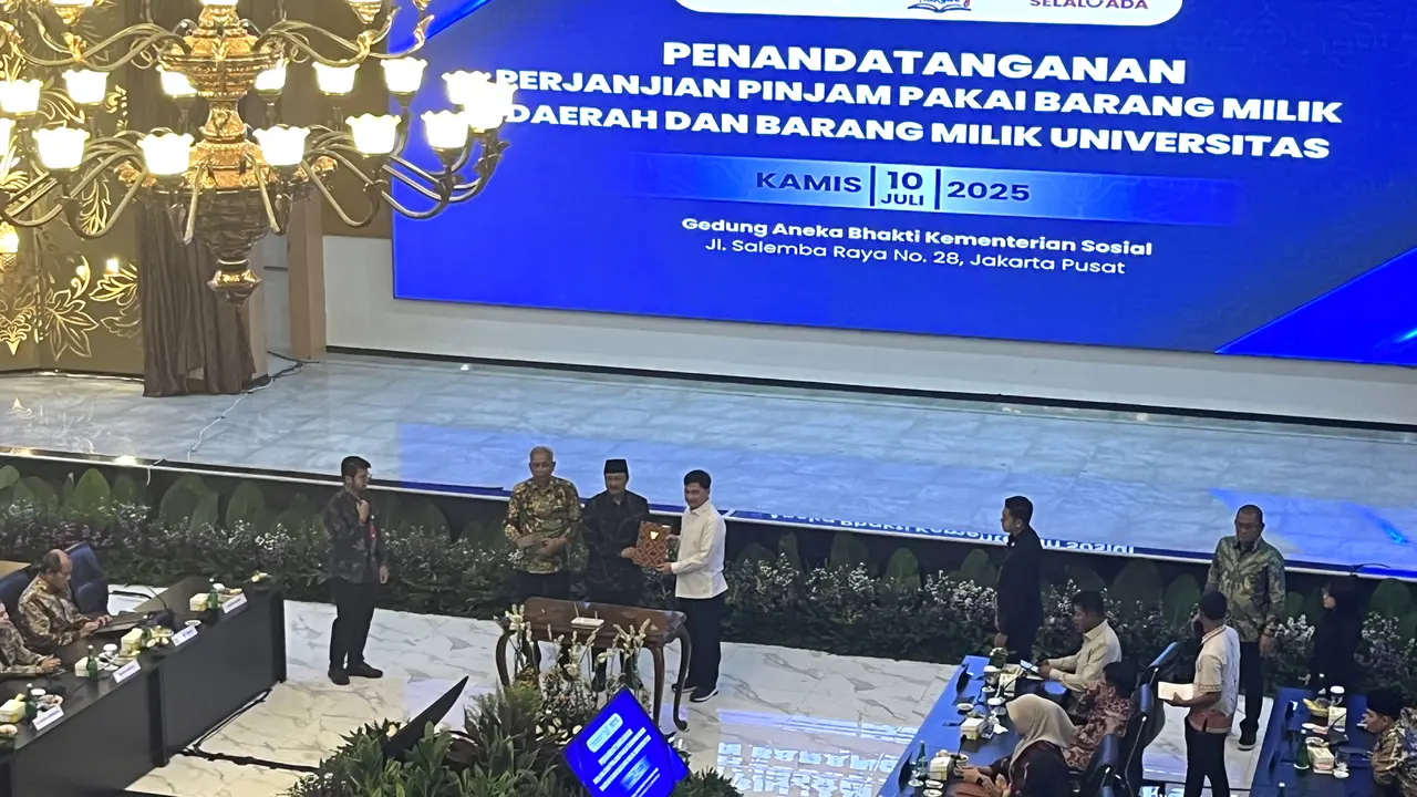 Kementerian Sosial melangsungkan penandatanganan Memorandum of Understanding (MoU) atau kesepakatan bersama dengan 44 daerah dan 3 universitas dalam rangka pinjam pakai lahan untuk digunakan sebagai Sekolah Rakyat rintisan.