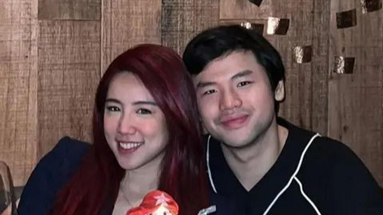 Lebih jauh lagi, Sean bahkan merayakan ulang tahun Vietyana Chloe, yang usianya 4 tahun lebih tua darinya.
