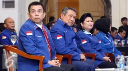 SBY(kedua kiri) ditemani Ani Yudhoyono (kedua kanan) menghadiri Rapat Pleno Partai Demokrat  di Hotel Grand Yasmin, Jawa Barat, Jumat (28/8/2018). (Liputan6.com/Helmi Afandi)