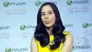 Chelsea tak memberi komentar apapun terkait prostitusi yang melibatkan artis, Jakarta, Rabu (13/5/2015). Chelsea hanya melempar senyum saat ditanya tentang prostitusi artis yang sedang ramai dibicarakan.(Liputan6.com/Panji Diksana)