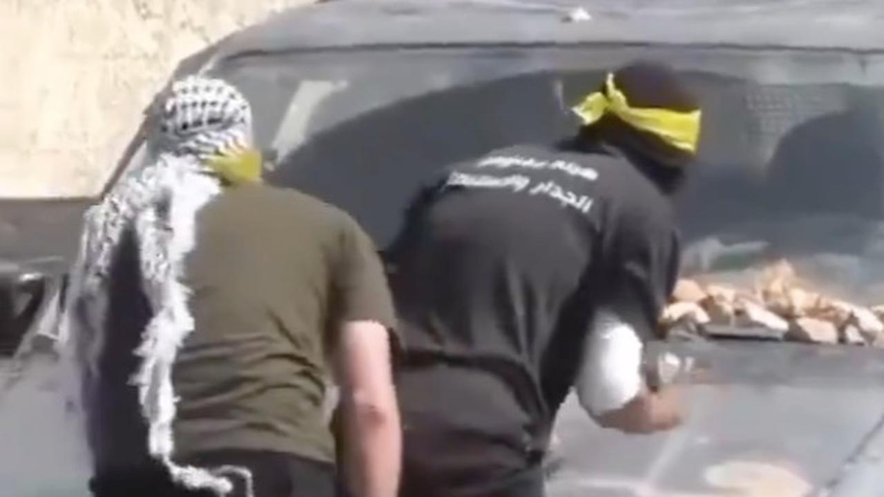 ⁠Ini yang Tak Dimiliki Israel, Cuma Modal Batu Pemuda Palestina Bikin Tentara Zionis Bersenjata Lengkap Kabur Terbirit-birit