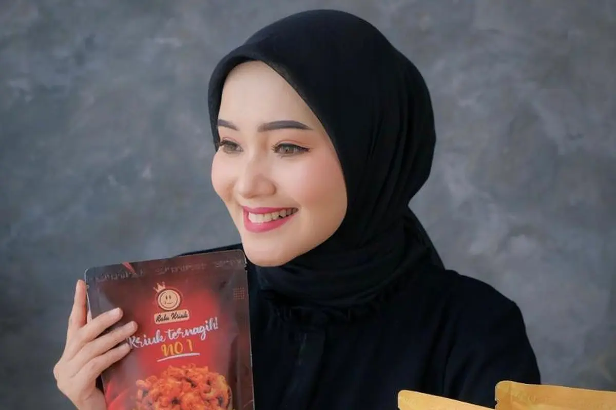 Diary Fimela: Modal 200 Ribu, Ibu Rumah Tangga Ini Raup Omzet Ratusan Juta dari Bisnis Cemilan