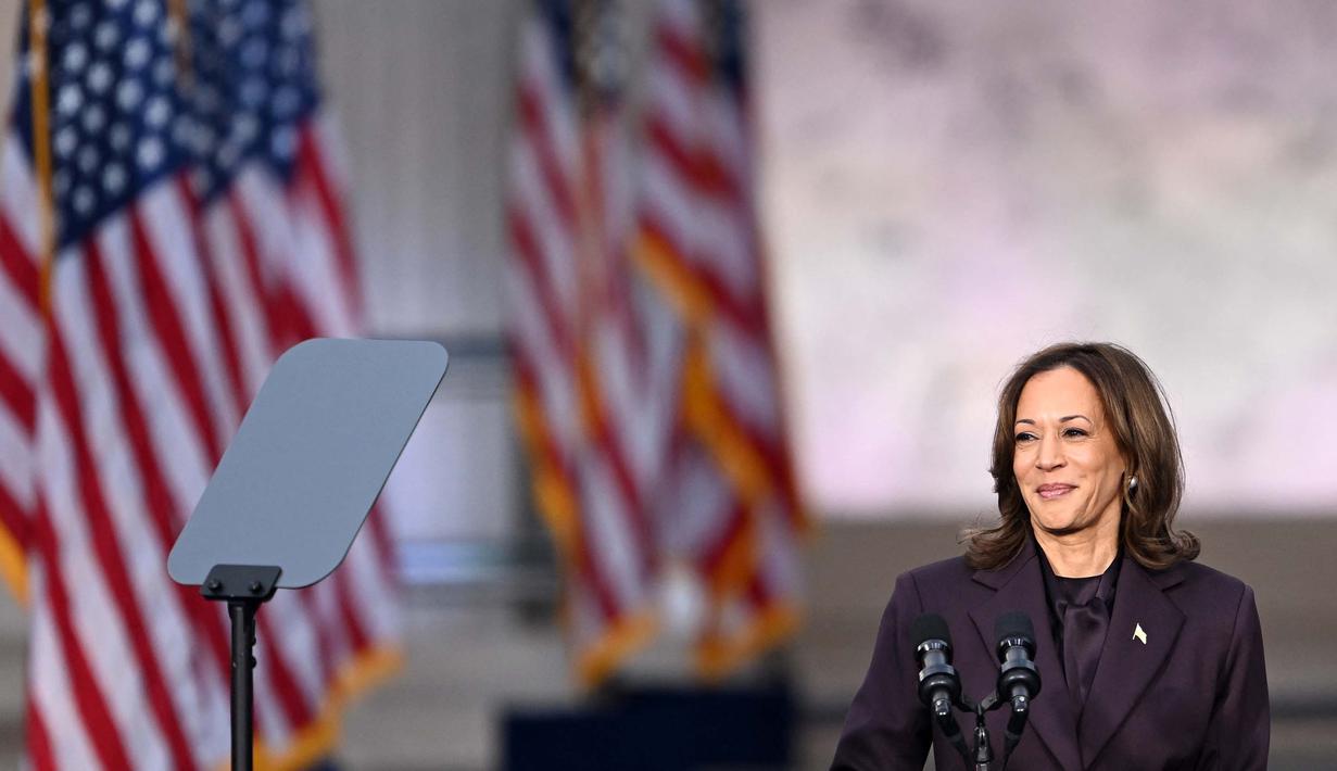 Dalam pidatonya, Kamala Harris mengakui kemenangan pesaingnya dari Partai Republik, Donald Trump. (SAUL LOEB/AFP)