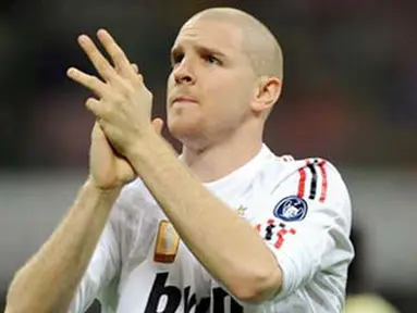 Reaksi bek AC Milan, Philippe Senderos di laga pertamanya bersama Rossoneri di ajang UEFA Cup melawan Braga di San Siro Stadium, Milan, 6 November 2008. AFP PHOTO/GIUSEPPE CACACE 