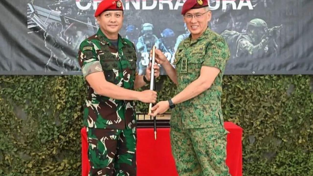 Sementara itu, Singapore Armed Forces SAF juga tururt dipimpin langsung oleh Kepala Komando SAF yaitu Kolonel Pang Chee Kong.<br>