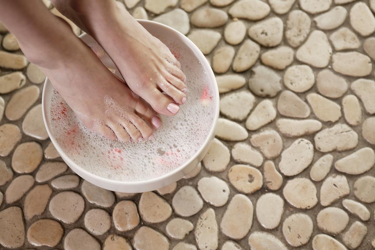 [Bintang] 6 Cara Sederhana Mengusir Bau Kaki