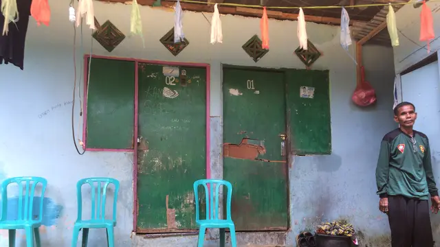 Perjuangan Panjang Wisudawan Bersandal Jepit Menjadi Sarjana