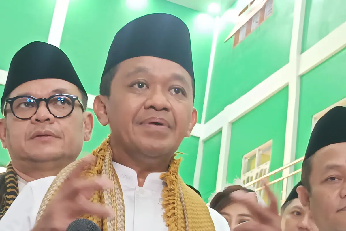 Bahlil Lahadalia saat Safari Ramadan dan silaturahmi di Pondok Pesantren Azzainiyyah, Nagrog, Kabupaten Sukabumi, Minggu (8/3/2026).