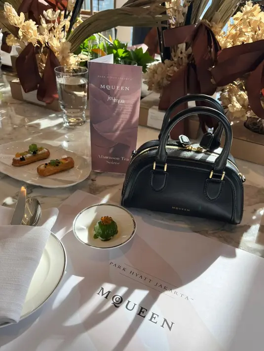 Untuk merayakan peluncuran ini, Park Hyatt Jakarta juga dengan bangga berkolaborasi dengan Jeumpa, sebuah studio seni bunga Indonesia, dalam menyelenggarakan lokakarya bunga, yang akan menambah sentuhan artistik pada perayaan ini.  / Foto dok: Park Hyatt Jakarta.