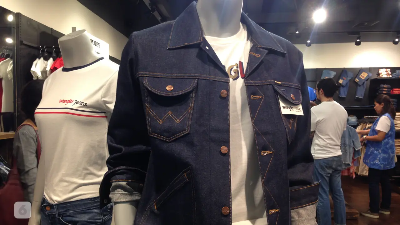 Jeans dan Denim Klasik Bergaya Otentik dalam Koleksi Icons