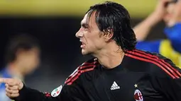 Selebrasi gol bek AC Milan, Alessandro Nesta ke gawang Chievo Verona dalam lanjutan Serie A yang berlangsung di Marcantonio Bentegodi Stadium, 25 Oktober 2009. Milan unggul 2-1. AFP PHOTO / ALBERTO PIZZOLI 