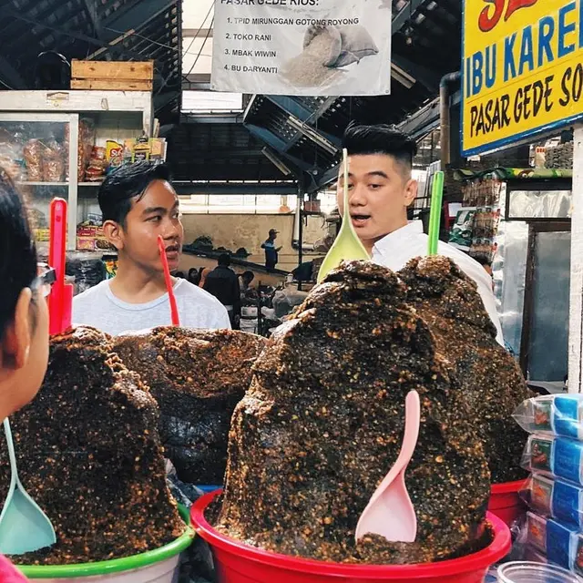Potret Chef Arnold dan Gibran Rakabuming Blusukan Ke Pasar (sumber: instagram/arnoldpo)